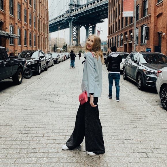 Meet your Posher, Courtney - Picture 2 of 8